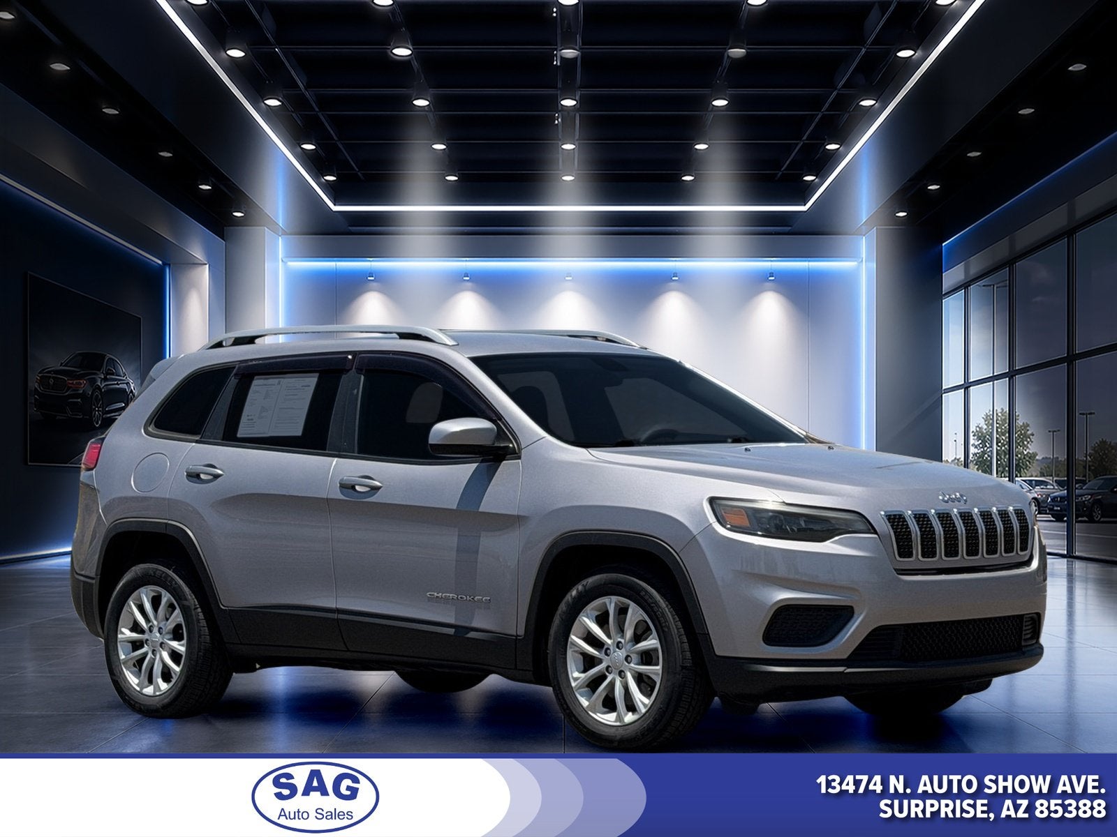 2020 Jeep Cherokee Latitude in Billet Silver Metallic Clearcoat — front three-quarter view