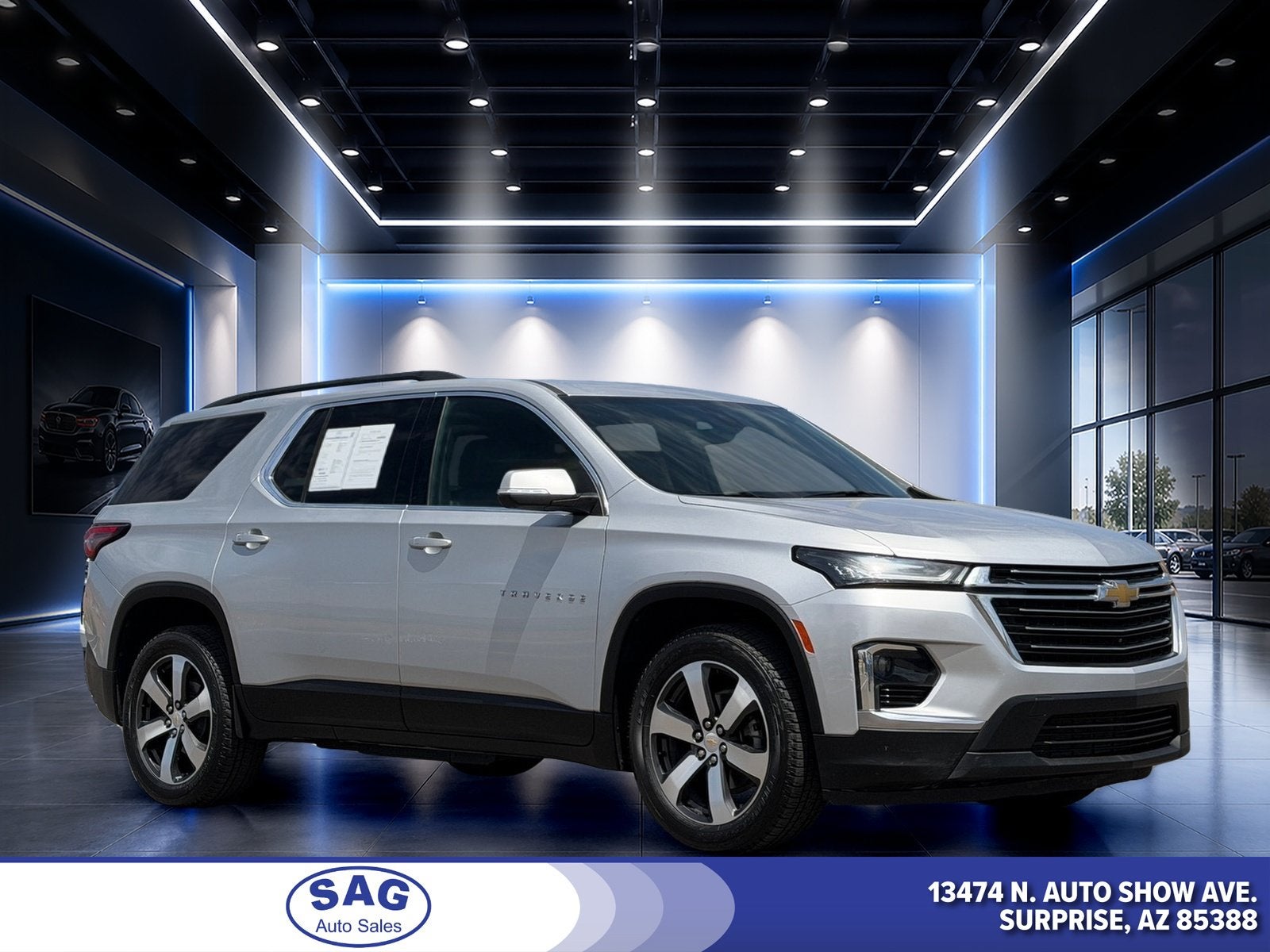 2022 Chevrolet Traverse LT Leather in Silver Ice Metallic — front three-quarter view
